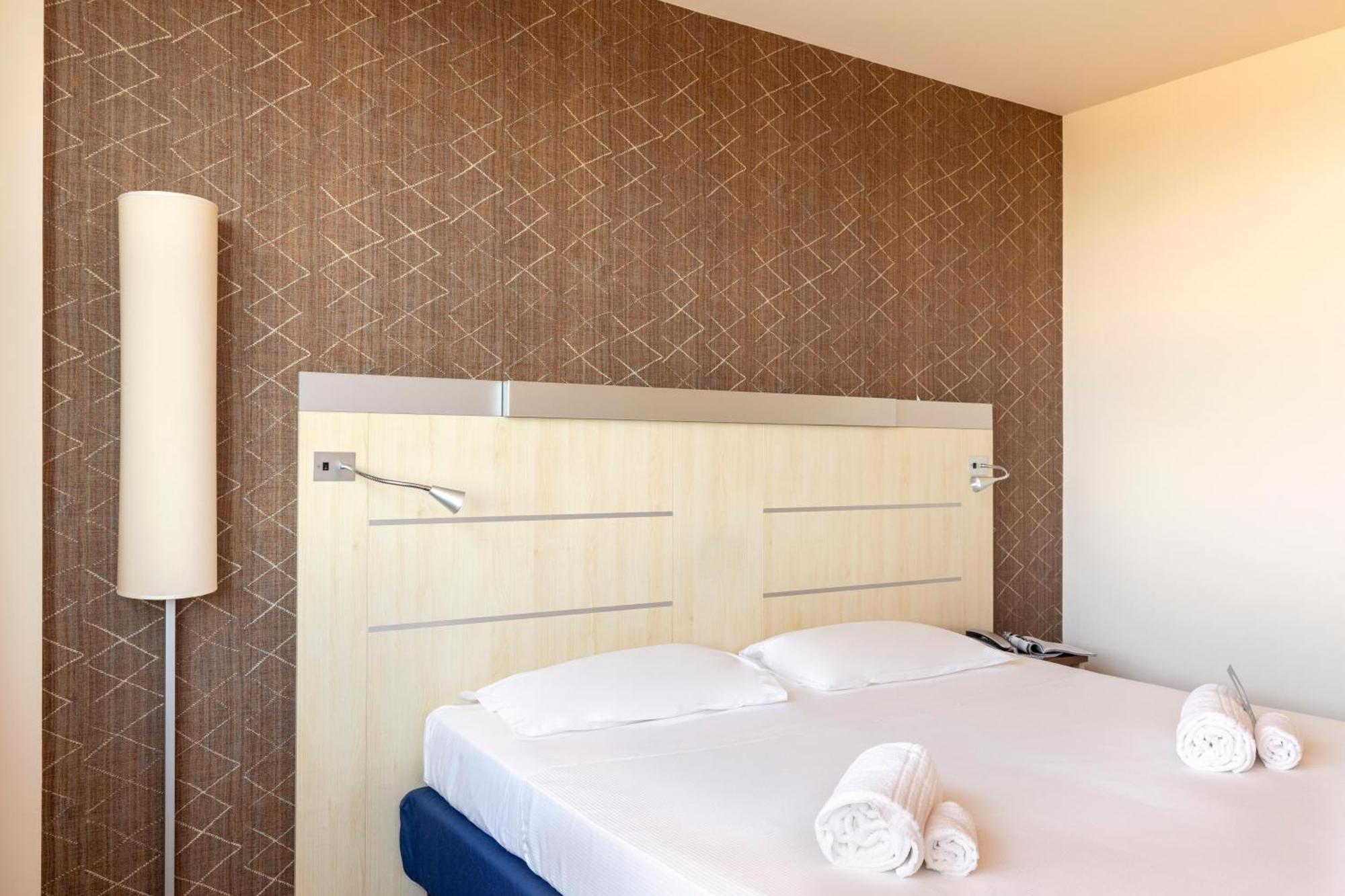 B&B Hotel Cherasco Langhe Екстериор снимка